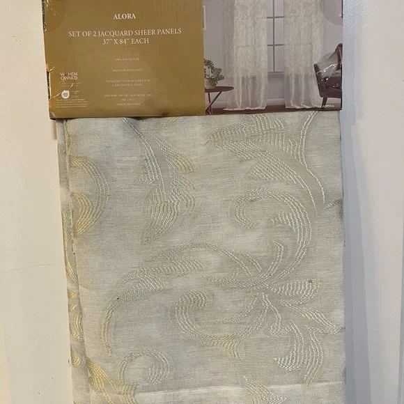 2 Curtain panels 37x84 - Picture 3 of 3